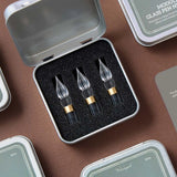 A refill set designed to extend your glass pen's life. This set includes 3 replacement nibs in a metal tin with foam cushion for safe keeping.&nbsp;

The nibs use a screw type mechanism for easy replacement and cleaning.&nbsp;

Compatible with Wearingeul Modular Glass Pen