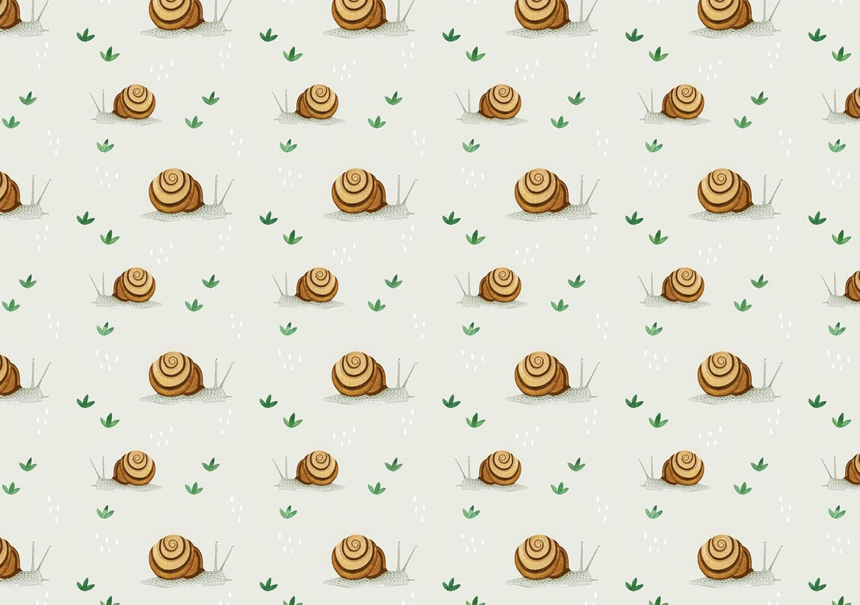 Beautiful wrapping paper and gift tags inspired by nature, from Flow, the international brand that celebrates creativity, mindfulness, and the pleasures of paper. Tear out the decorated sheets along the perforations and unfold them to their full size before wrapping a parcel and affixing a matching gift tag.