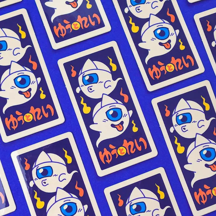 This illustration is inspired by Menko cards, an ancient Japanese game similar to the Pog game. The cards, made of more or less thick cardboard, were usually illustrated with characters from manga/TV series/movies, or athletes (mainly baseball players and sumos).

On this menko we can see Yû and Rei (), the little ghosts, two of our original characters.
The white triangle on their foreheads is called hitaikakushi and is a traditional attribute of yûrei (Japanese ghosts).

• Vinyl sticker
• 4.5 x 8.8 cm
• PV
