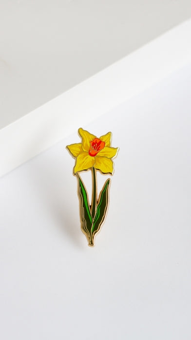 Pin de esmalte de narciso amarillo