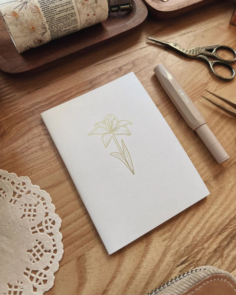 Sarica Studio Lily Notebook (Passport TN Size)