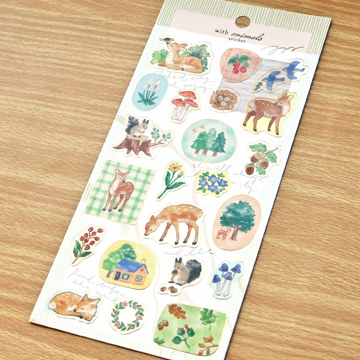 An illustration sticker with the theme of the peaceful daily life of animals is now available!
It features a gold rim around the seal.
Please also pay attention to the sheer piece design.