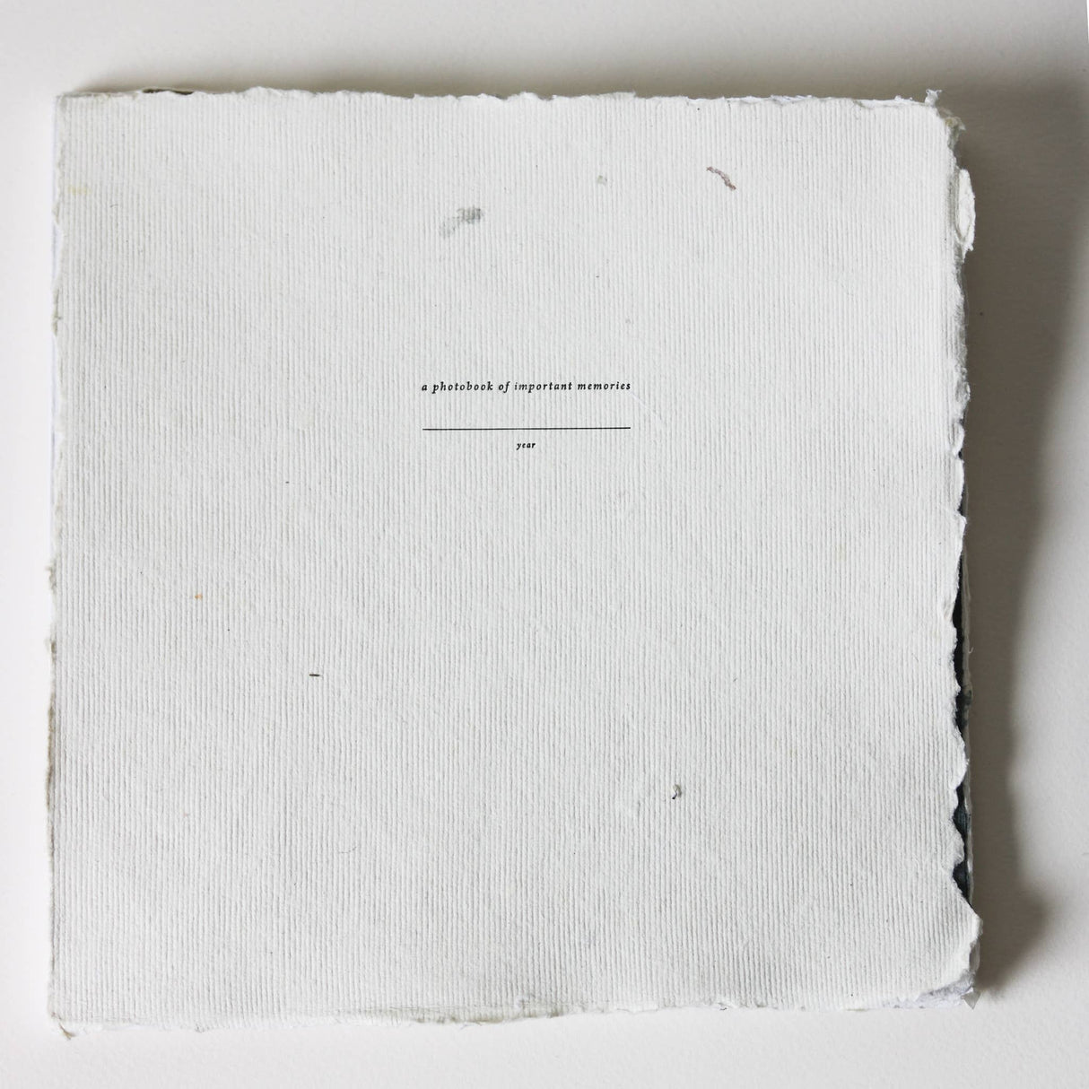 Un libro de fotografías de recuerdos importantes