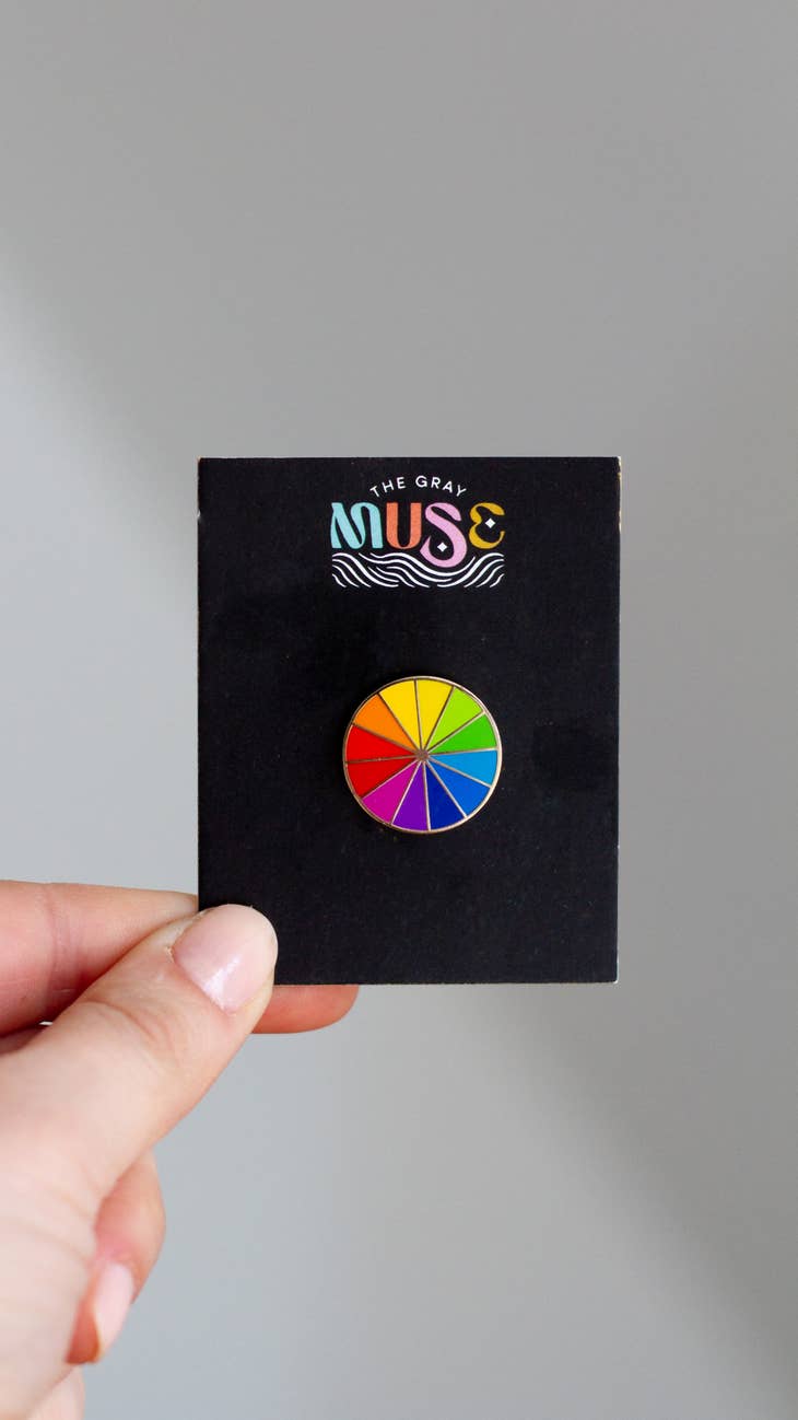 Mini pin esmaltado con forma de rueda de colores del arcoíris