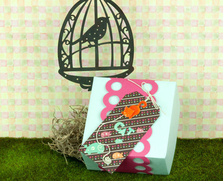 Sello de madera con forma de jaula de pájaros en forma de corazón
